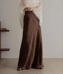 ストレッチサテンスカート