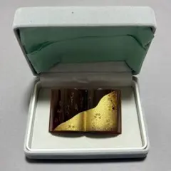 は*欄様 【帯留】ブローチ・帯留め・書物モチーフ・金箔と鼈甲風・専用ケース付き