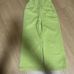 グリーン　若草色　130 gu フレアパンツ　ワイドパンツ