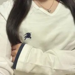 バーバリーブラックレーベル　Vネック長袖Tシャツ