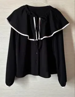 セーラー襟黒長袖ブラウス