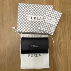 FURLA ブラック型押しレザーキーケース