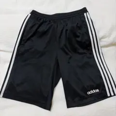 adidasブラックハーフパンツ