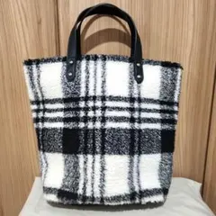 未使用　ボア　トートバッグ　チェック柄　ふわふわ　フェイクファー