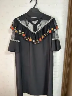 レトロフラワー刺繍ワンピース LILY BROWN ブラック