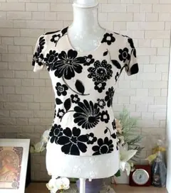 ❣️美品❣️ビーズ刺繍花柄半袖カットソーのサムネイル