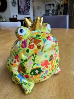 ポンピドゥ　カラフルな花柄　カエルの貯金箱　置物