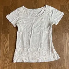 アースミュージック　花模様レース　Tシャツのサムネイル