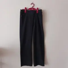 ストレートパンツ 黒