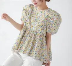 Fitmore 花柄 ペプラム パフスリーブ ブラウスのサムネイル