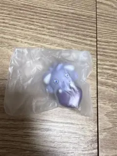 ポケピース　きらめきハートキーホルダー　ニャスパー