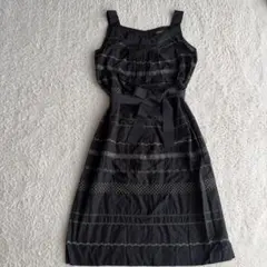 コムサイズム レディース黒ワンピース 光沢ある糸の刺繍入り サイズM 綿100