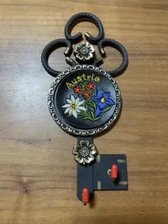 オーストリア 花 刺繍 壁掛けフック アンティーク