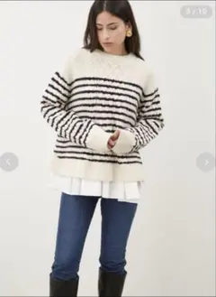 アイボリー・ストライプニットセーターとタンクトップ