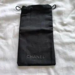 CHANEL 黒い布製ポーチ