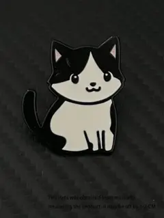 猫のイラストブローチ
