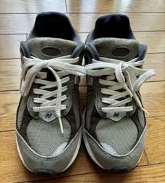 【最終価格/美品】 New Balance M2002RHN スニーカー カーキのサムネイル