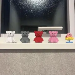 クマ型フィギュアセット（ホワイト、グレー、レッド、ピンク）　オブジェ　クマ