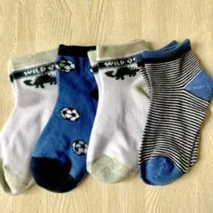 キッズ靴下 4足セット サッカー柄　恐竜柄