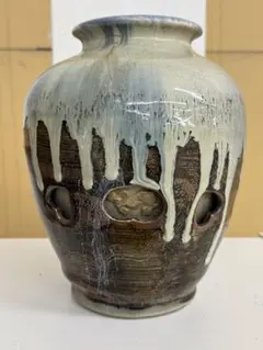 【伝統工芸】相馬焼 浮彫跳ね駒 大型花瓶 / 飾り壺（流し釉・二重透かし構造）