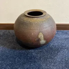 陶器の丸い花瓶 備前焼