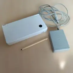 ニンテンドーDSi ホワイト 本体+ACアダプターセット（欲しい方はオマケ付）