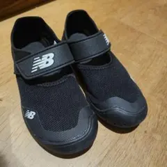 New Balance ブラック サンダル ストラップ付き