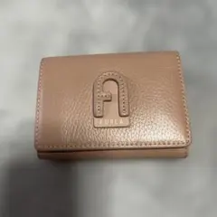 FURLA くすみピンク三つ折り財布