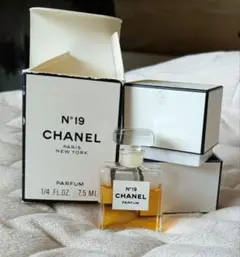 CHANEL N°19 パルファム シャネル 香水　7.5ml
