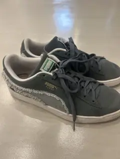 Puma フリンジ付きグレー スニーカー