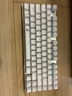 e元素 ゲーミングキーボード 赤軸81キー ホワイトのサムネイル