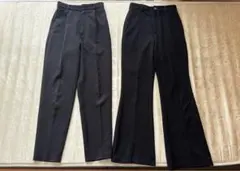 GU ストレッチテーパードパンツ(左)/カットソーカラーフレアスラックス(右)