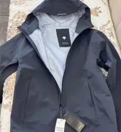 美品DESCENTE Trainingクレアス ハードシェル｜ブラック