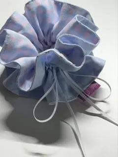 フリル付き水色ピンクチェックシュシュ