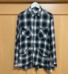 Yotsuba オンブレシャツ ブラックとホワイト　サイズL