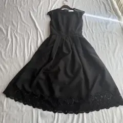 パーティ向け　BELLADESSO ブラックノースリーブ 裾スカラップワンピース