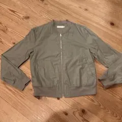 薄手ブルゾン
