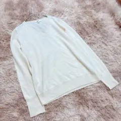 ユニクロ UNIQLO（M）Vネックニット クリーム ウール100% シンプル