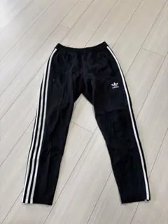adidas トラックパンツ　ジャージ　メンズXS