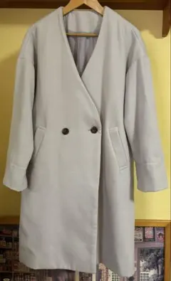 ライトグレー ダブルボタン ノーカラーロングコート　美品