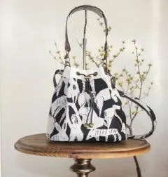 ミナペルホネン『丸みを帯びた2way巾着バッグ』（М）