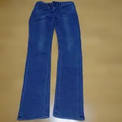 ユニクロ レディース スキニーデニムパンツ ウォッシュ加工 27