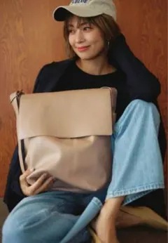 【新品・未使用品】SLOBE IENA 小山田早織さんコラボ ショルダーバッグのサムネイル