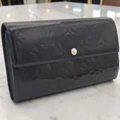 ルイヴィトン モノグラム ヴェルニ ポルトフォイユ サラ エナメルパテント 黒系