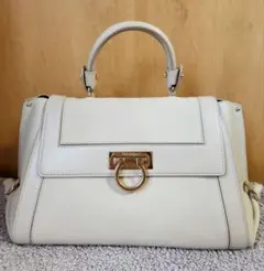 Salvatore Ferragamo ハンドバッグ クリーム色
