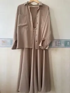 L E PＳI Mベージュシャツ　フレアパンツ　セットアップ　フリサイズ