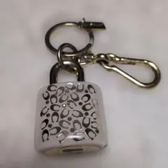 COACH　ロック型キーホルダー