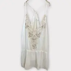 Forever21 刺繍 キャミソール Vネック 3X 白 リゾート きれいめのサムネイル