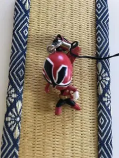 シンケンレッド　ストラップ