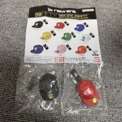 ガチャガチャ NEW ERA ニューエラ ミニチュアコレクション 赤 黒